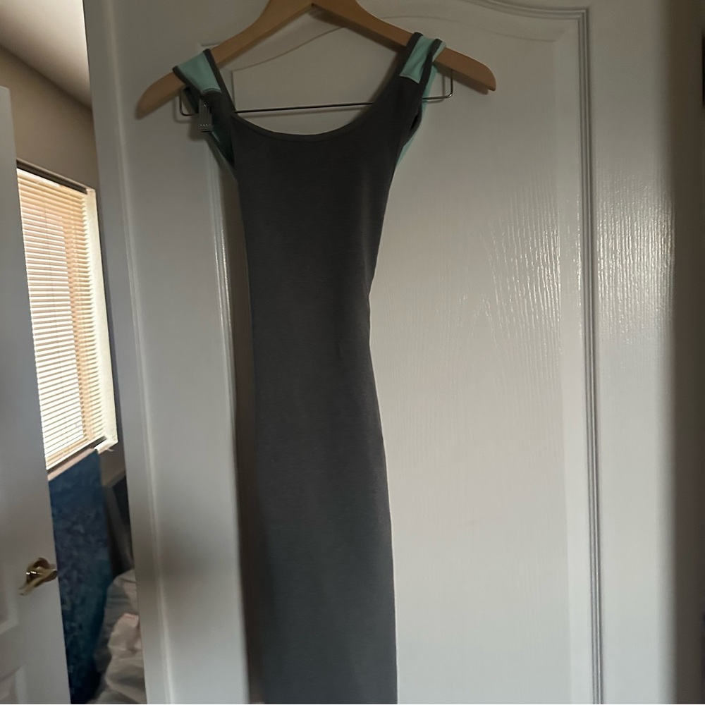 Lululemon 6 women’s Gray Sleeveless Dress with Blue Accents